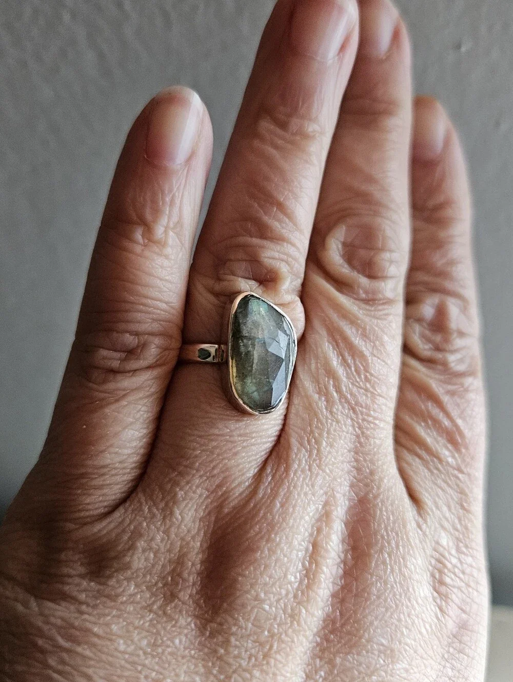 Green Labradorite Ring in Sterling Silver 925 – Faceted Labradorite - Picture 3 of 6